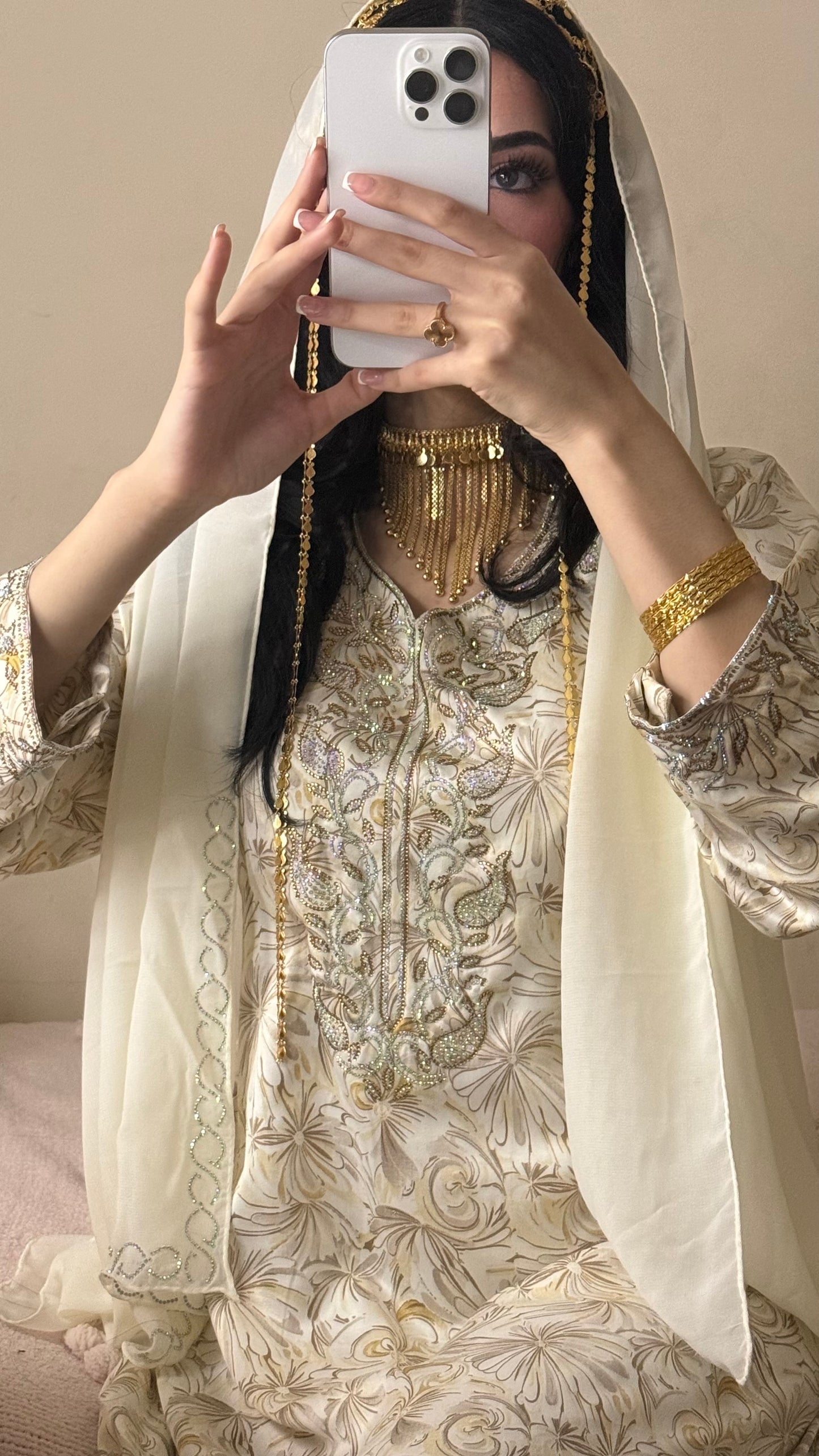 Makhaweer (مَخَاوِيْر)