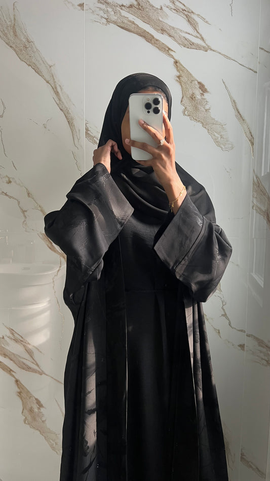 Laia Abaya in Black