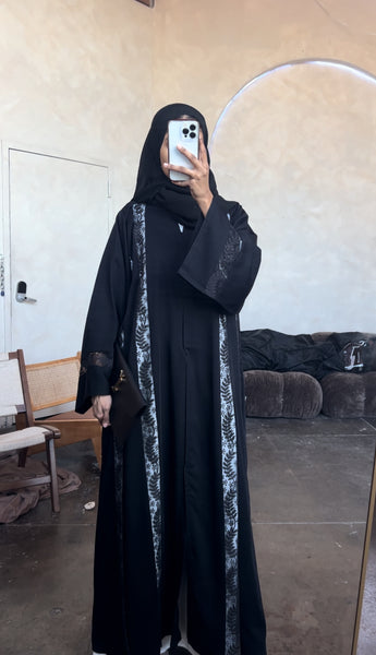 Mona (منى)