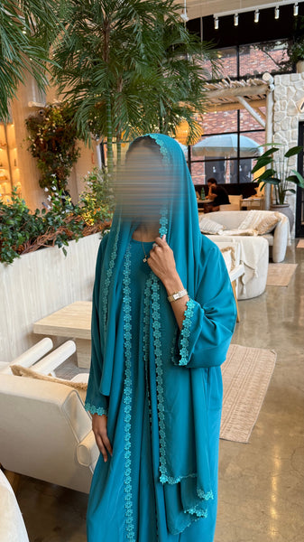 Nazeera نذيرة in aqua